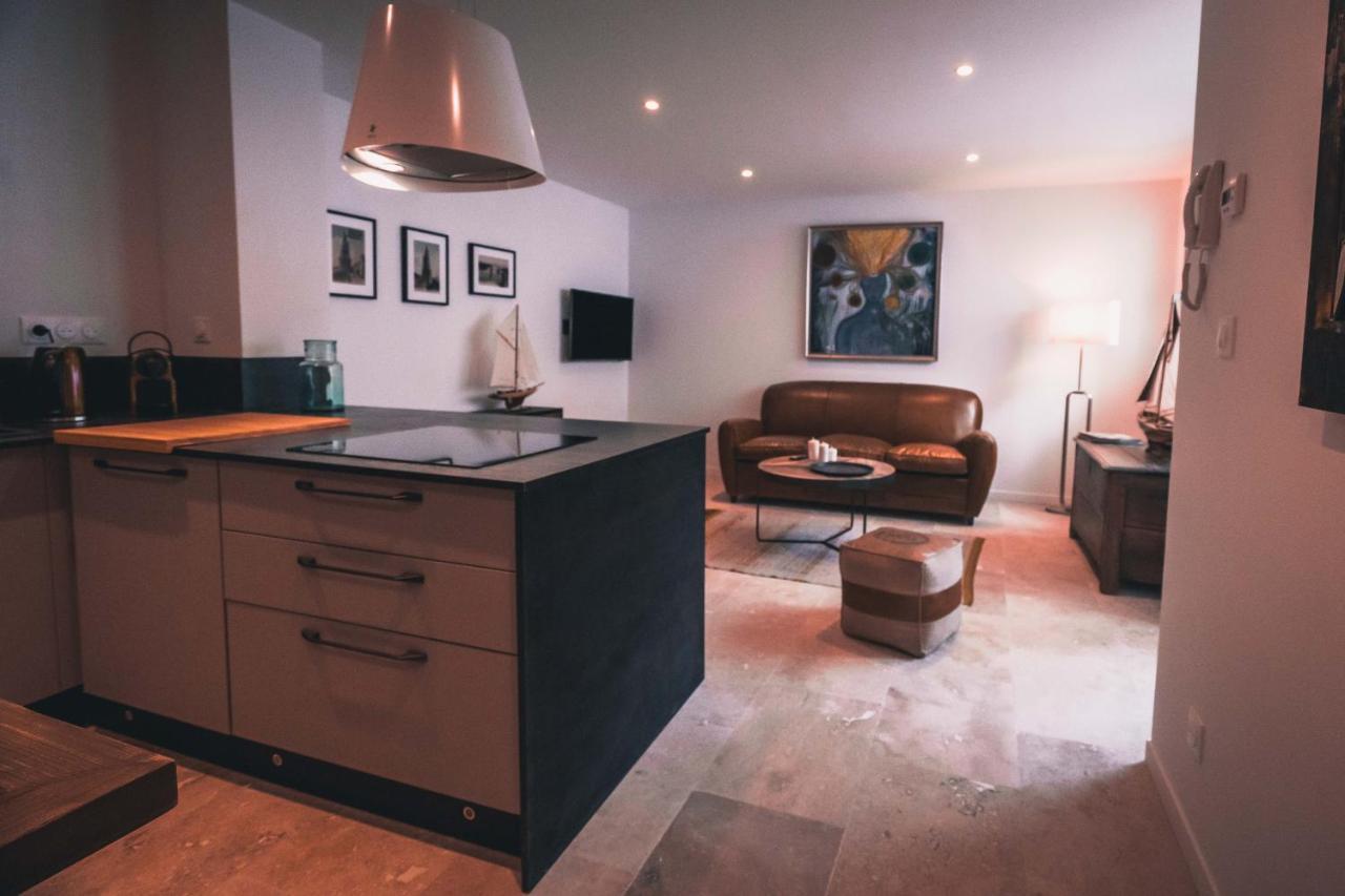 Appartement Avec Cour Privee Centre Ville Classe 4 Etoiles Remparts 1 ลาโรแชล ภายนอก รูปภาพ