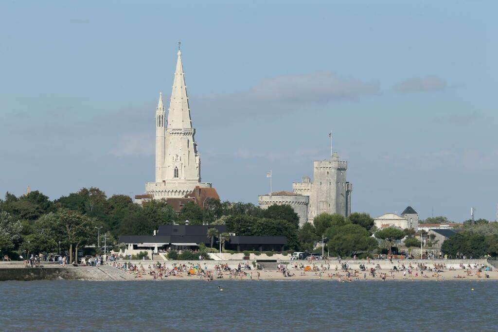 Appartement Avec Cour Privee Centre Ville Classe 4 Etoiles Remparts 1 ลาโรแชล ภายนอก รูปภาพ