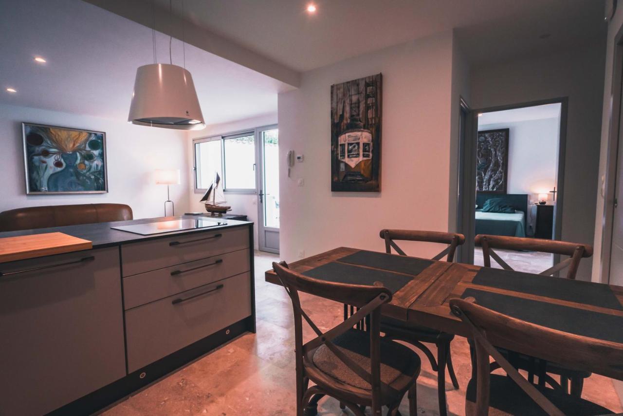 Appartement Avec Cour Privee Centre Ville Classe 4 Etoiles Remparts 1 ลาโรแชล ภายนอก รูปภาพ