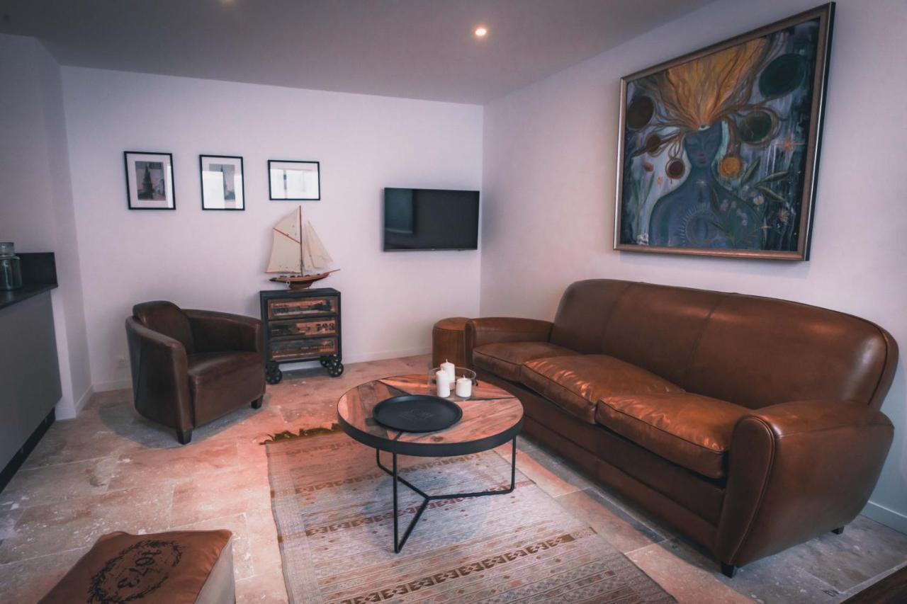 Appartement Avec Cour Privee Centre Ville Classe 4 Etoiles Remparts 1 ลาโรแชล ภายนอก รูปภาพ